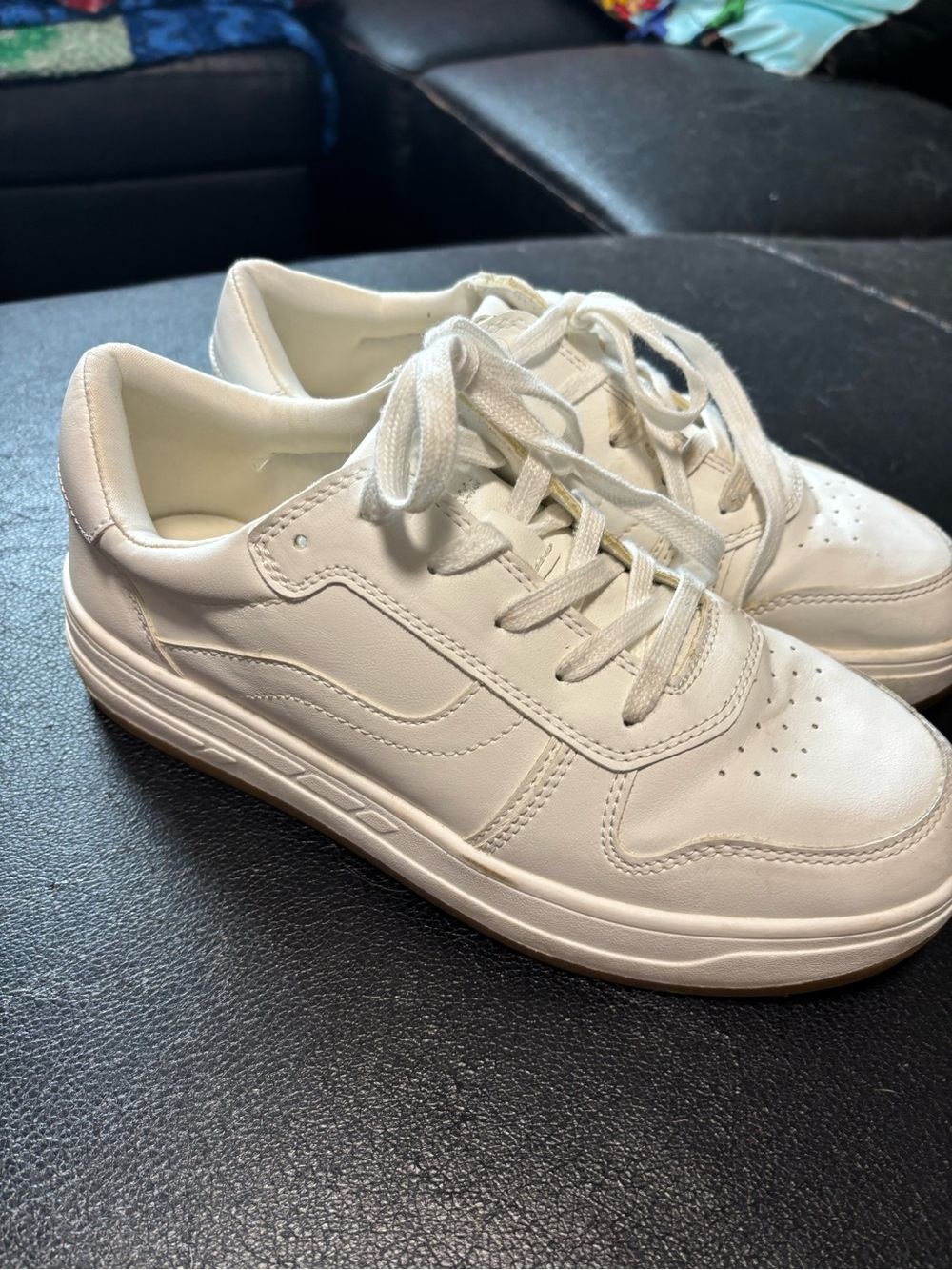 American Eagle Outfitters White Low-Top Lace-Up Sneakers